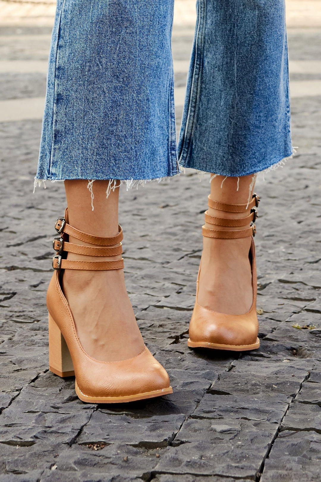 JOVIANNE | SMOOTH ANKLE-STRAP SANDALS